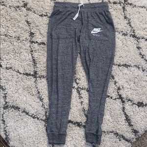 nike small joggers